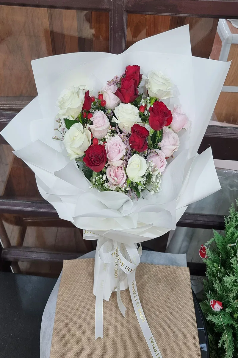 ช่อดอกกุหลาบคละสี