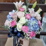 แจกันดอกไม้สดหลากสี