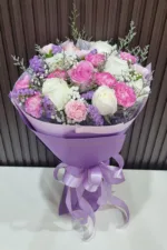 ช่อดอกไม้สดสีม่วง