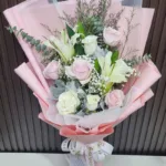 ช่อดอกไม้สดสีขาวชมพูหวาน