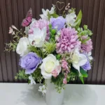 แจกันดอกไม้ประดิษฐ์สีม่วง