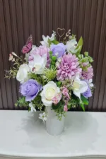 แจกันดอกไม้ประดิษฐ์สีม่วง