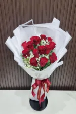 ชอดอกกุหลาบแดง14 ดอกห่อสีขาว