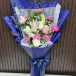 ช่อดอกไม้สดสีชมพู