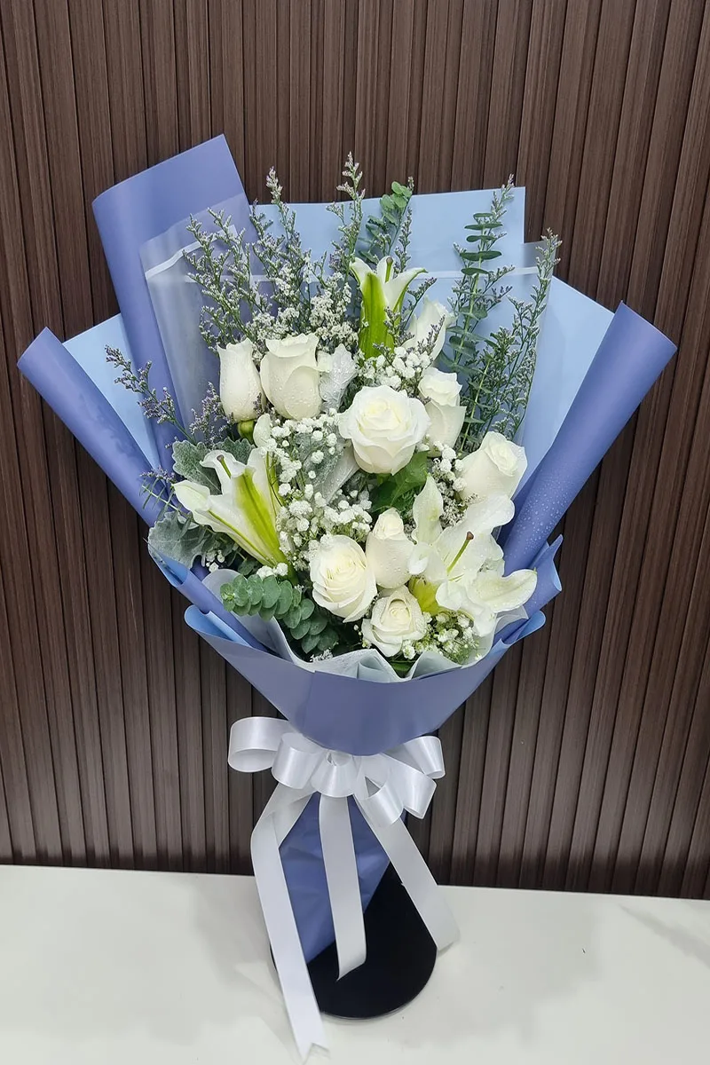 ช่อดอกไม้สีขาว กุหลาบลิลลี่