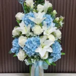 แจกันดอกไม้ประดิษฐ์ฟ้าขาว