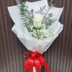 ช่อดอกกุหลาบขาวดอกเดียว