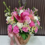 แจกันดอกไม้สีชมพูกลม