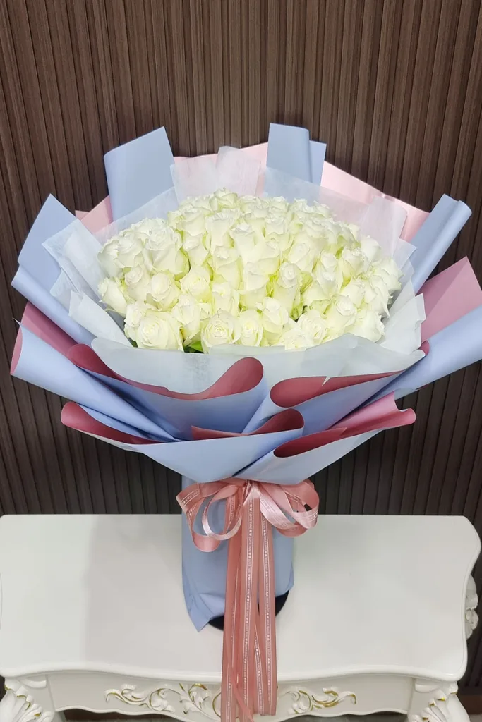 ช่อดอกกุหลาบขาว