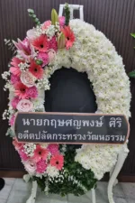 พวงหรีดดอกไม้สดสีชมพูขาว