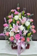 กระเช้าดอกไม้สดสีชมพู