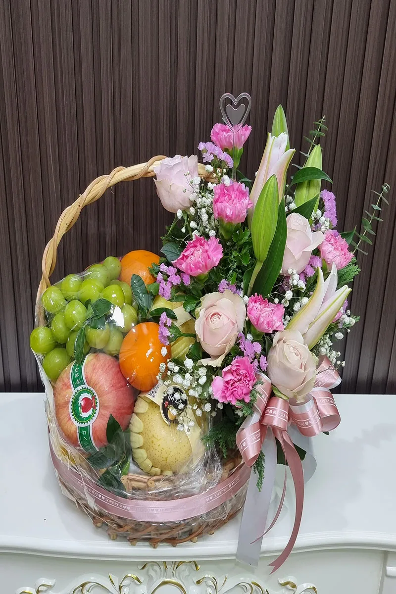 กระเช้าผลไม้ดอกไม้สด