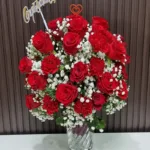 แจกันดอกกุหลาบแดง