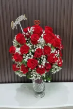 แจกันดอกกุหลาบแดง