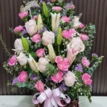 กระเช้าดอกไม้สีชมพู