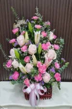 กระเช้าดอกไม้สีชมพู