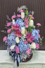 กระเช้าดอกไม้สีฟ้าชมพูเข้ม