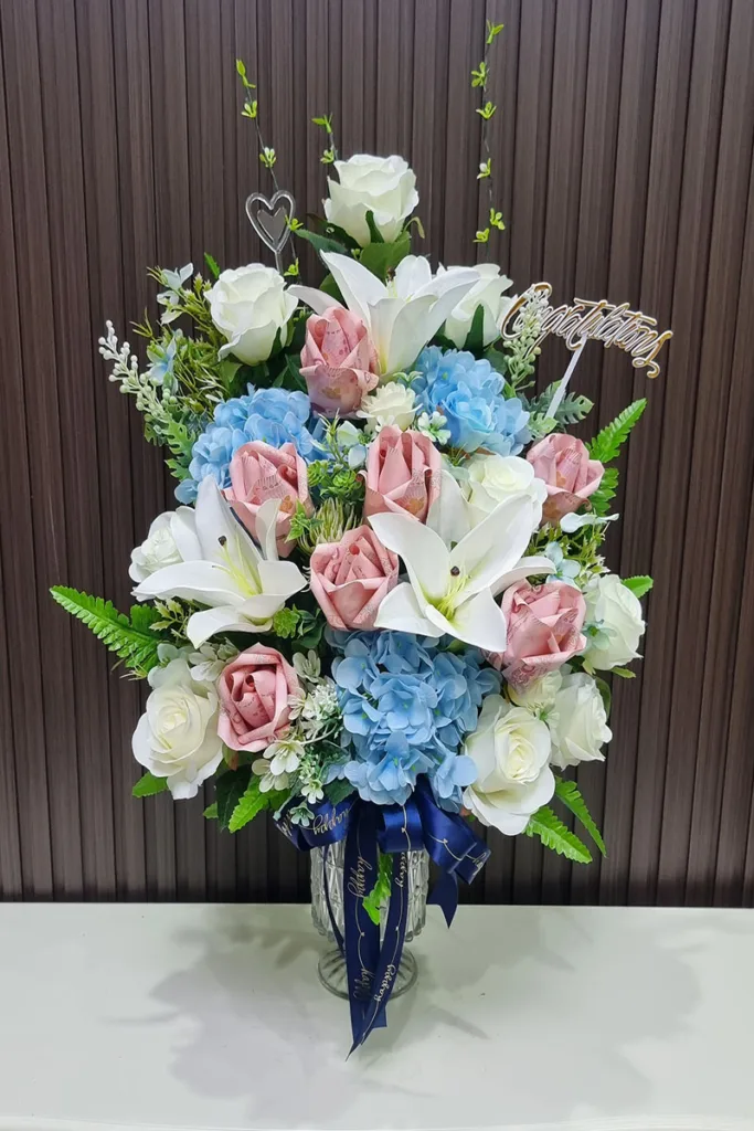 แจกันดอกไม้แบงค์พับดอกกุหลาบ