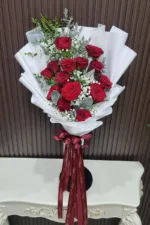 ช่อดอกกุหลาบแดง14ดอกห่อสีขาว