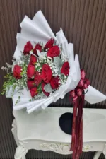 ช่อดอกกุหลาบแดงห่อสีขาว14ดอก