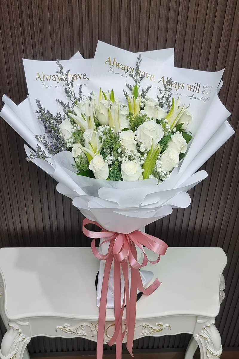 ช่อดอกไม้สดสีขาว ช่อดอกไม้สดสีขาว