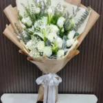 ช่อดอกไม้สดสีขาว