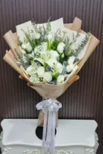 ช่อดอกไม้สดสีขาว