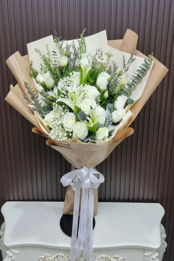 ช่อดอกไม้สดสีขาว