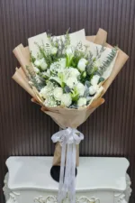 ช่อดอกไม้สดสีขาว