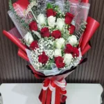 ช่อดอกกุหลาบสีขาวแดง