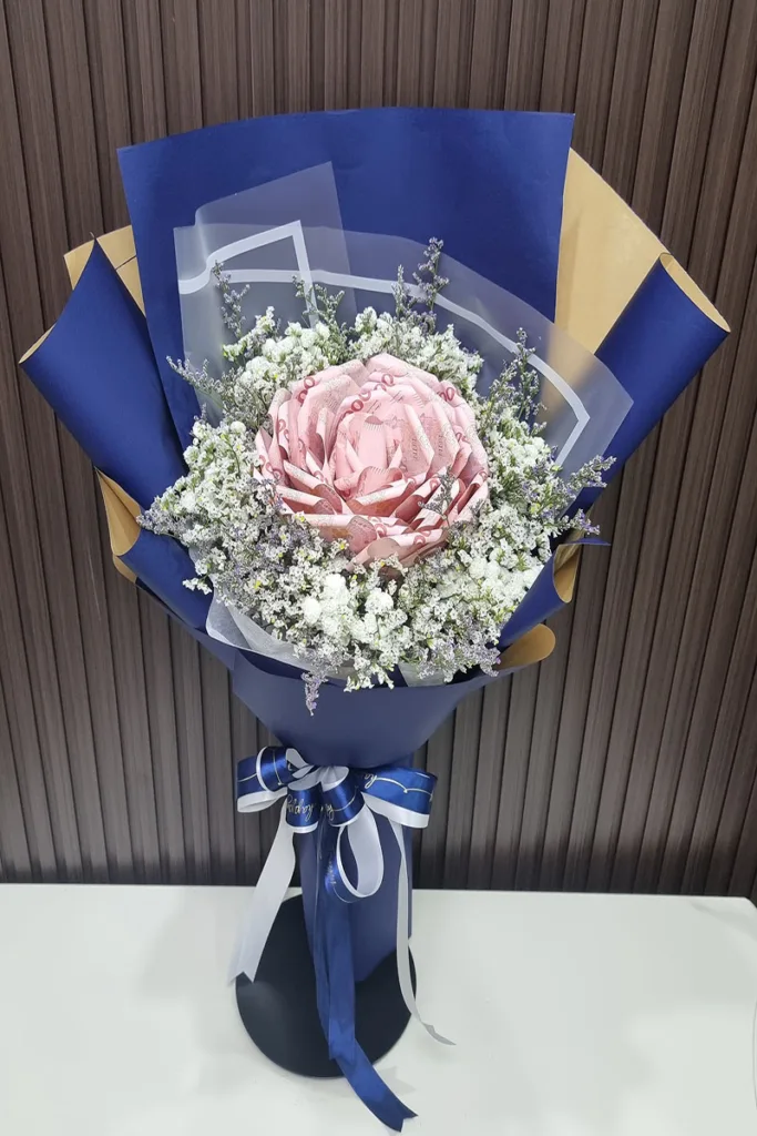 ช่อแบงค์พับดอกห่อสีน้ำเงิน