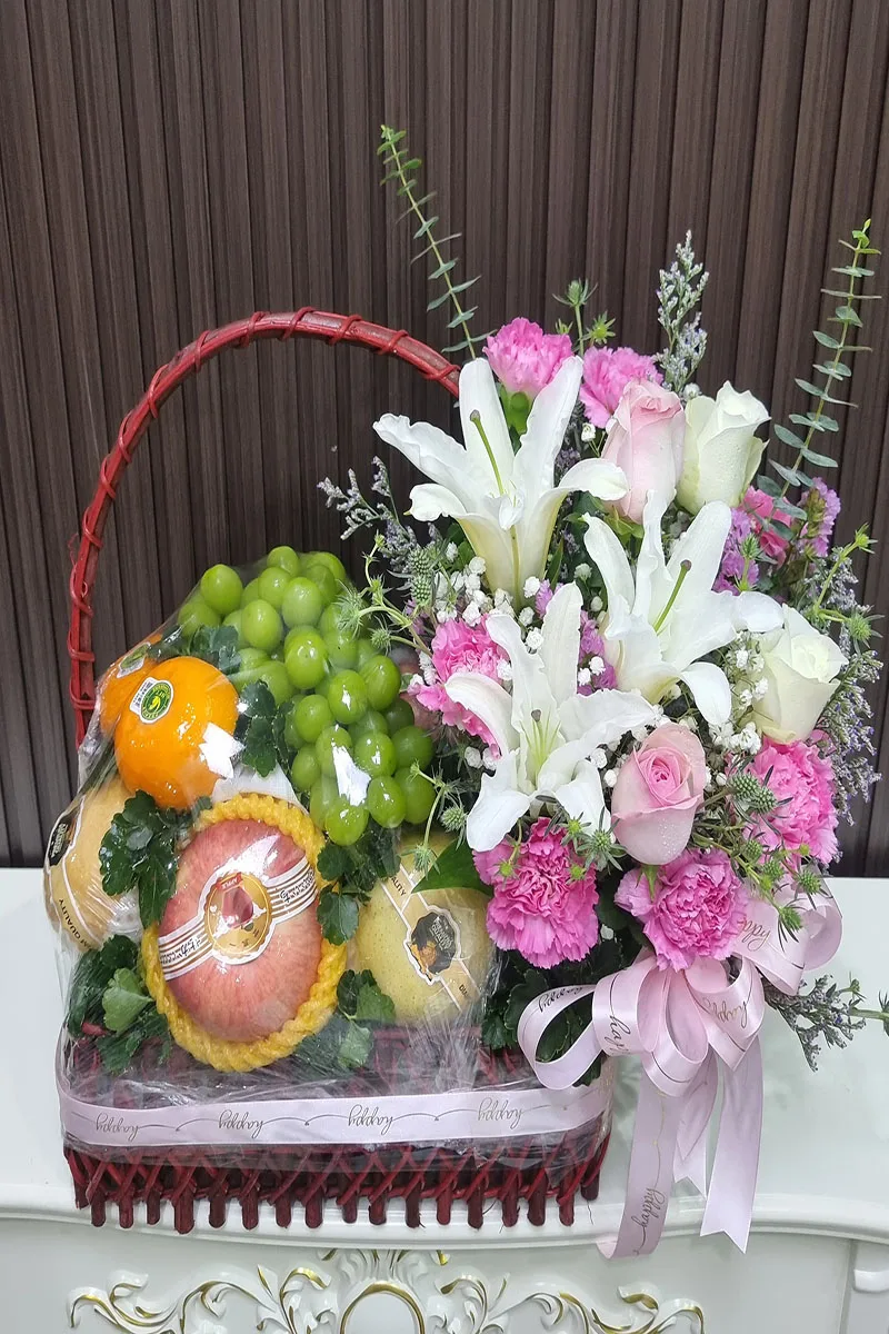 กระเช้าผลไม้ดอกไม้สดสีชมพู กระเช้าผลไม้ดอกไม้สด