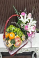 กระเช้าผลไม้ดอกไม้สด