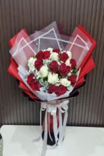 ช่อดอกกุหลาบคละสีขาวแดง20ดอก