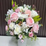 แจกันดอกไม้ตั้งโต๊ะ