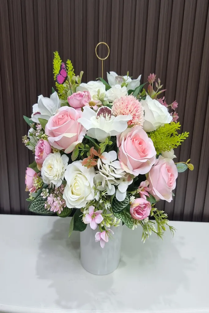 แจกันดอกไม้ตั้งโต๊ะ