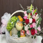 กระเช้าผลไม้ดอกไม้สด