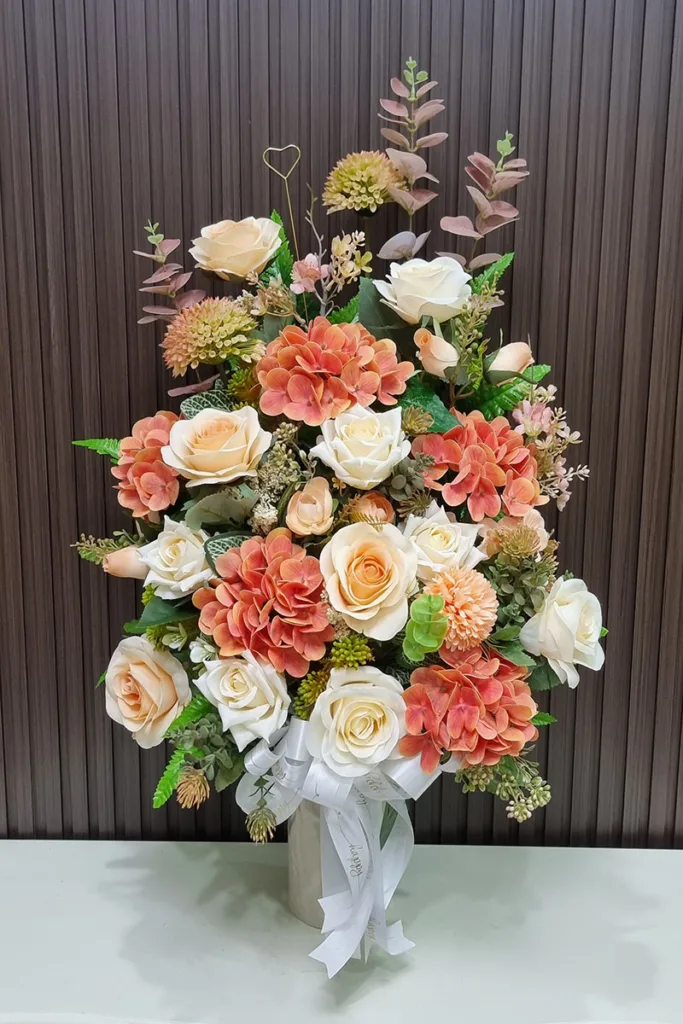 แจกันดอกไม้ประดิษฐ์สีส้ม