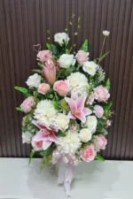 แจกันดอกไม้ประดิษฐ์สีชมพู