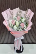 ช่อแบงค์พับดอกผสมดอกกุหลาบขาว