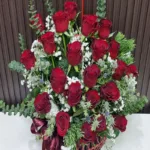 กระเช้าดอกกุหลาบสีแดง