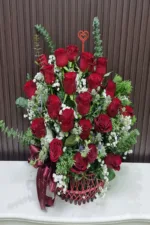 กระเช้าดอกกุหลาบสีแดง