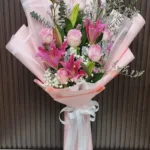 ช่อดอกไม้สดสีชมพู
