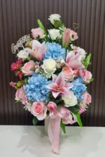 แจกันดอกไม้ประดิษฐ์สีชมพูฟ้า