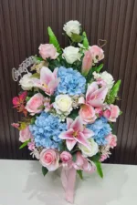 แจกันดอกไม้ประดิษฐ์สีชมพูฟ้า