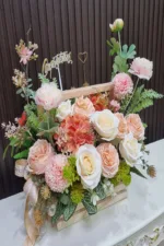 กระเช้าดอกไม้ประดิษฐ์สีพีช