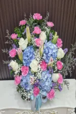 กระเช้าดอกไม้สดชมพูฟ้า