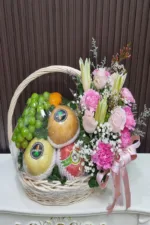 กระเช้าผลไม้ดอกไม้สด