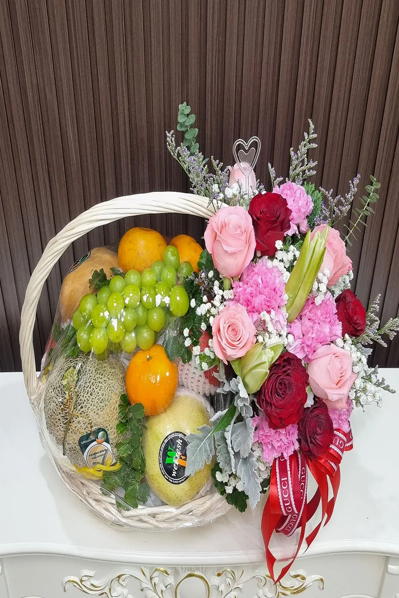 กระเช้าผลไม้ดอกไม้สด กระเช้าผลไม้ดอกไม้สด