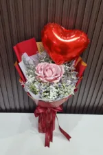 ช่อแบงค์ร้อยพับกับลูกโป่งสีแดง